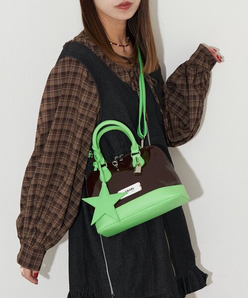 GRAIN(グレイン)の「【GRAIN/グレイン】スターチャームエナメルボストンバッグ(トートバッグ・レディース・ブラウン/ネイビー/イエロー・FREE)」の5枚目の写真