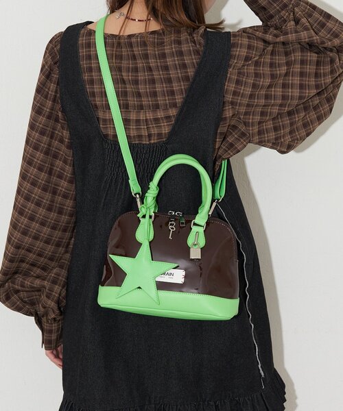 GRAIN(グレイン)の「【GRAIN/グレイン】スターチャームエナメルボストンバッグ(トートバッグ・レディース・ブラウン/ネイビー/イエロー・FREE)」の6枚目の写真