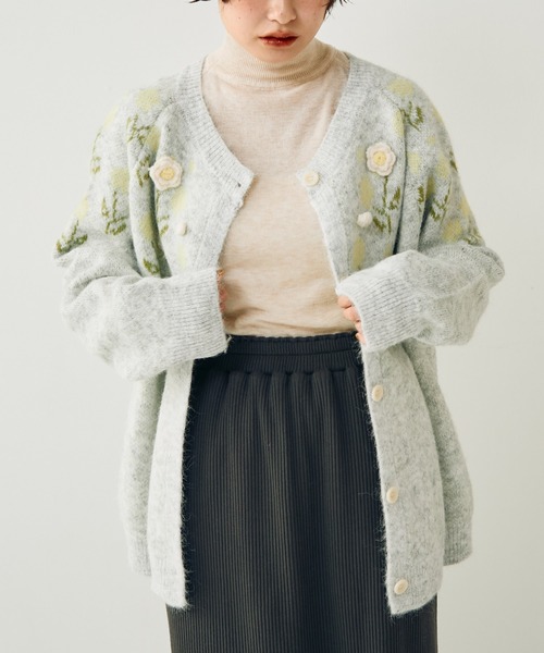 Crisp（クリスプ）の「フラワーモチーフオーバーニットカーディガン（カーディガン/ボレロ・レディース・ダークグレー/グレー・FREE）」の7枚目の写真