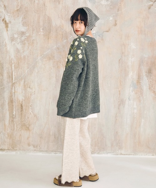 Crisp（クリスプ）の「フラワーモチーフオーバーニットカーディガン（カーディガン/ボレロ・レディース・ダークグレー/グレー・FREE）」の11枚目の写真