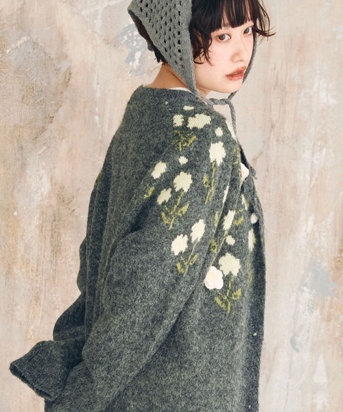 Crisp（クリスプ）の「フラワーモチーフオーバーニットカーディガン（カーディガン/ボレロ・レディース・ダークグレー/グレー・FREE）」の14枚目の写真