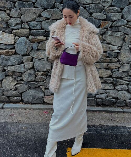 320SHOWROOM(320ショールーム)の「Fake Fur Neckline Hook 4 Button Jacket Beige(ムートンコート・レディース・その他・FREE)」の16枚目の写真