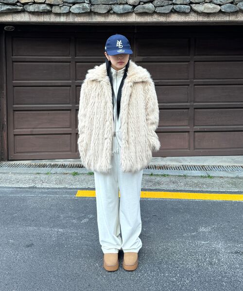 320SHOWROOM(320ショールーム)の「Fake Fur Neckline Hook 4 Button Jacket Beige(ムートンコート・レディース・その他・FREE)」の21枚目の写真