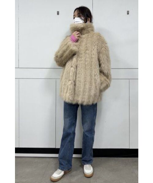 320SHOWROOM(320ショールーム)の「Fake Fur Neckline Hook 4 Button Jacket Beige(ムートンコート・レディース・その他・FREE)」の7枚目の写真