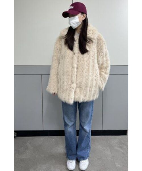 320SHOWROOM(320ショールーム)の「Fake Fur Neckline Hook 4 Button Jacket Beige(ムートンコート・レディース・その他・FREE)」の12枚目の写真