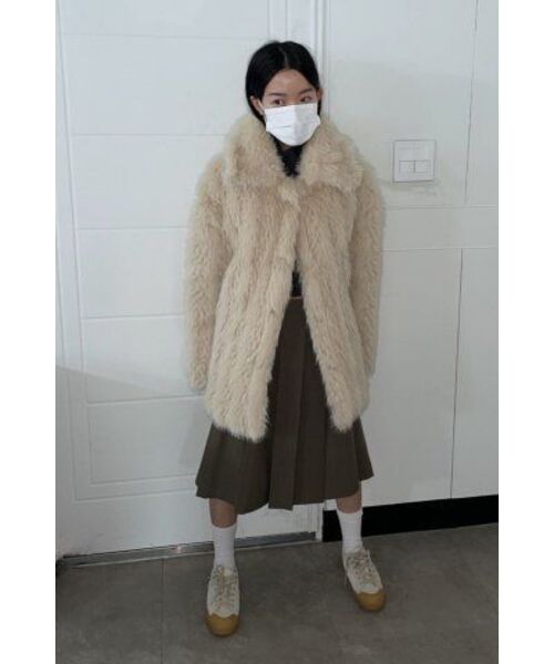 320SHOWROOM(320ショールーム)の「Fake Fur Neckline Hook 4 Button Jacket Beige(ムートンコート・レディース・その他・FREE)」の22枚目の写真