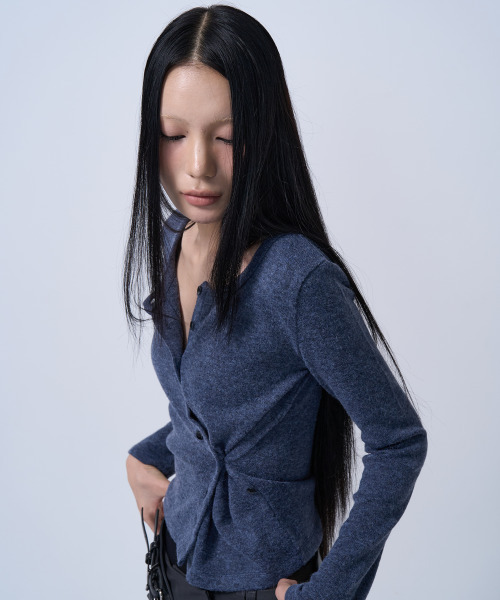 ZIZEMUSEUM(ジゼミュージアム)の「SIDE BUTTON POINT KNIT CARDIGAN (MELANGE BLUE)(その他トップス・レディース・その他・SMALL/MEDIUM/LARGE)」の2枚目の写真