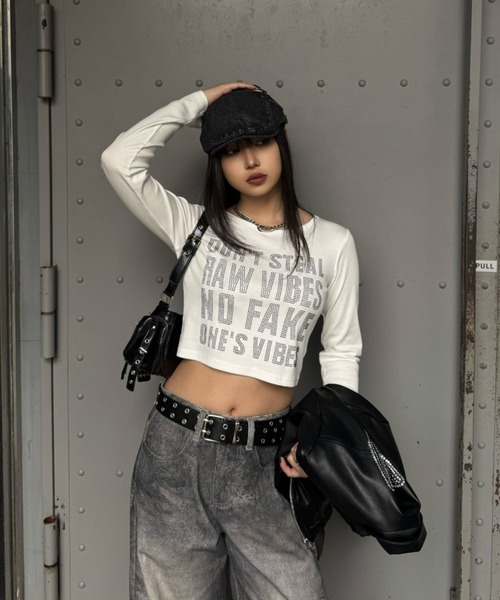 KsG(ケーエスジー)の「レタリングクロップドトップス(Tシャツ/カットソー・レディース・ホワイト/ブラック・SMALL/MEDIUM)」の14枚目の写真