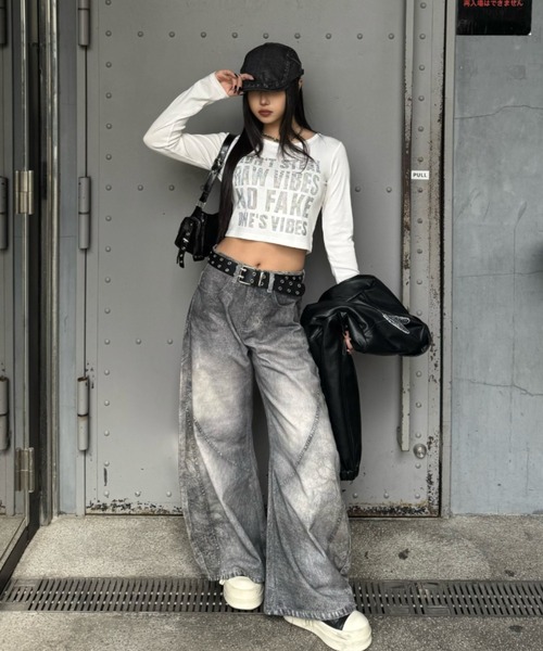 KsG(ケーエスジー)の「レタリングクロップドトップス(Tシャツ/カットソー・レディース・ホワイト/ブラック・SMALL/MEDIUM)」の7枚目の写真