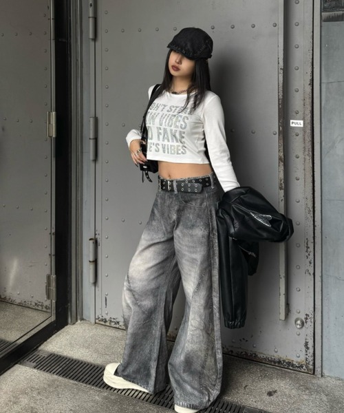 KsG(ケーエスジー)の「レタリングクロップドトップス(Tシャツ/カットソー・レディース・ホワイト/ブラック・SMALL/MEDIUM)」の15枚目の写真