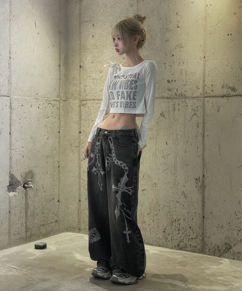 KsG(ケーエスジー)の「レタリングクロップドトップス(Tシャツ/カットソー・レディース・ホワイト/ブラック・SMALL/MEDIUM)」の8枚目の写真