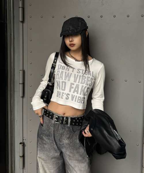 KsG(ケーエスジー)の「レタリングクロップドトップス(Tシャツ/カットソー・レディース・ホワイト/ブラック・SMALL/MEDIUM)」の13枚目の写真