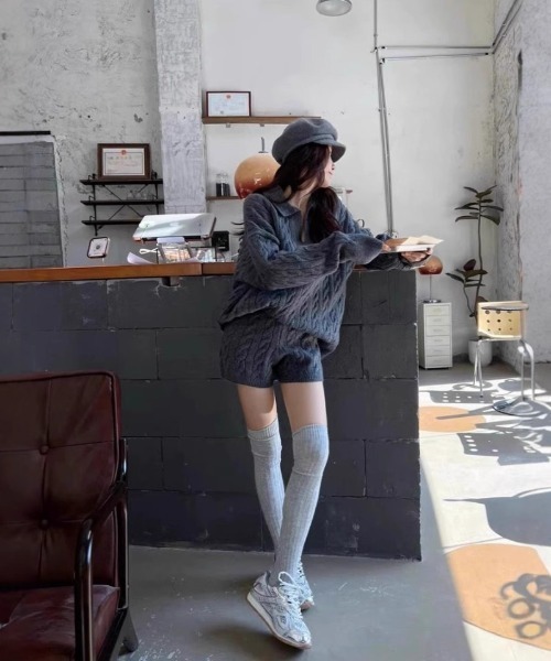 Ritzy(リッツィー)の「ケーブル編みオーバーサイズ トップス+ショートパンツ ニットセット(ニット/セーター・レディース・グレー/ブラック/ホワイト・FREE)」の8枚目の写真