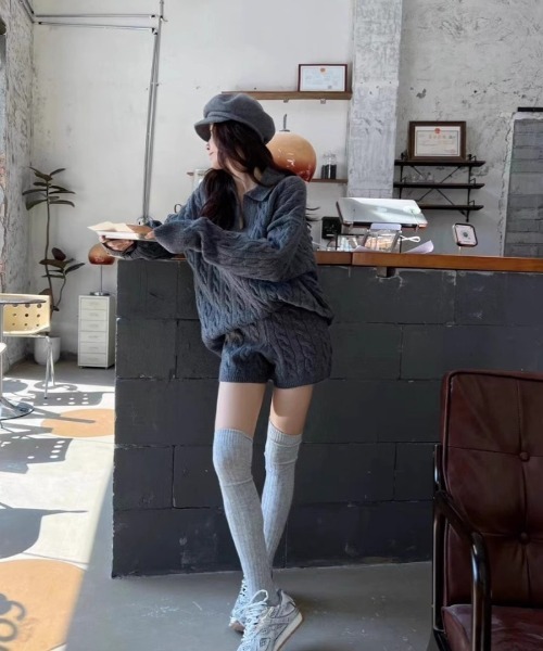 Ritzy(リッツィー)の「ケーブル編みオーバーサイズ トップス+ショートパンツ ニットセット(ニット/セーター・レディース・グレー/ブラック/ホワイト・FREE)」の12枚目の写真