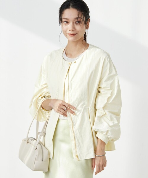 green label relaxing（グリーンレーベルリラクシング）の「［size SHORTあり］ウエスト ギャザー ブルゾン（ブルゾン・レディース・オフホワイト/モカ/ネイビー・FREE/SHORT）」の7枚目の写真