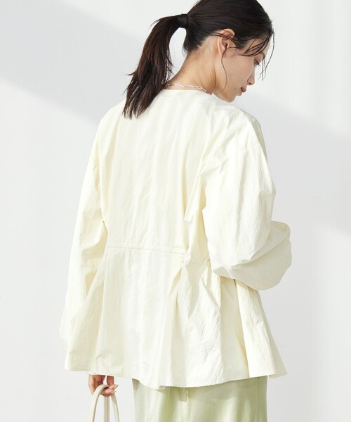 green label relaxing（グリーンレーベルリラクシング）の「［size SHORTあり］ウエスト ギャザー ブルゾン（ブルゾン・レディース・オフホワイト/モカ/ネイビー・FREE/SHORT）」の9枚目の写真