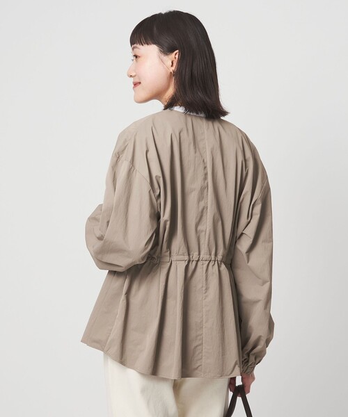 green label relaxing（グリーンレーベルリラクシング）の「［size SHORTあり］ウエスト ギャザー ブルゾン（ブルゾン・レディース・オフホワイト/モカ/ネイビー・FREE/SHORT）」の17枚目の写真