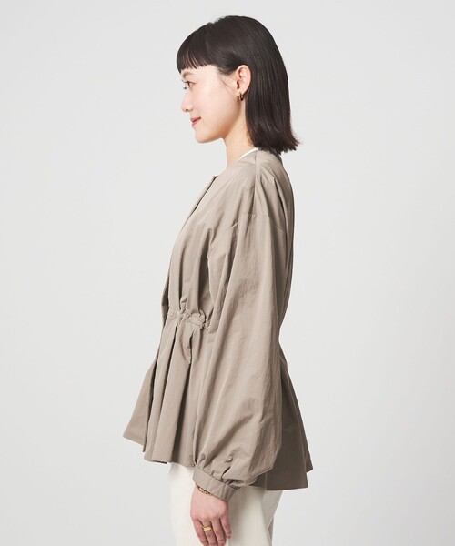 green label relaxing（グリーンレーベルリラクシング）の「［size SHORTあり］ウエスト ギャザー ブルゾン（ブルゾン・レディース・オフホワイト/モカ/ネイビー・FREE/SHORT）」の4枚目の写真