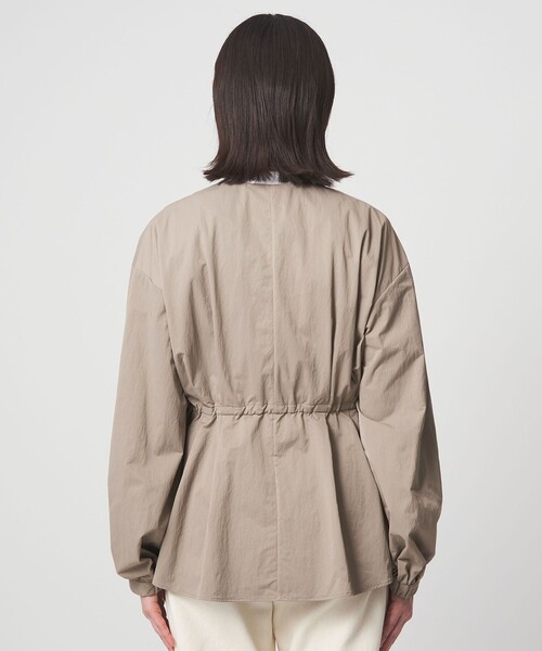 green label relaxing（グリーンレーベルリラクシング）の「［size SHORTあり］ウエスト ギャザー ブルゾン（ブルゾン・レディース・オフホワイト/モカ/ネイビー・FREE/SHORT）」の5枚目の写真