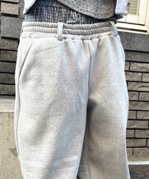 Chikashitsu +(チカシツプラス)の「【Chikashitsu +】layered heavy sweat pants / 【チカシツプラス】レイヤードヘビースウェットパンツ(スウェットパンツ・メンズ・杢グレー/ブラック・ONE SIZE)」の8枚目の写真