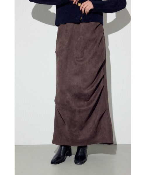 AZUL by moussy(アズールバイマウジー)の「【身長/骨格別着用画像あり】フェイクスエードタックスカート 秋服 冬服 春服 ロングスカート デザインスカート 無地(スカート・レディース・アイボリー/ブラウン/ベージュ・SMALL/MEDIUM)」の3枚目の写真