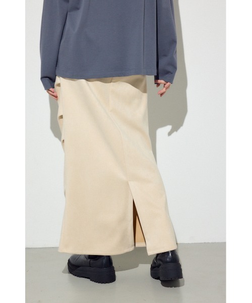 AZUL by moussy(アズールバイマウジー)の「【身長/骨格別着用画像あり】フェイクスエードタックスカート 秋服 冬服 春服 ロングスカート デザインスカート 無地(スカート・レディース・アイボリー/ブラウン/ベージュ・SMALL/MEDIUM)」の2枚目の写真