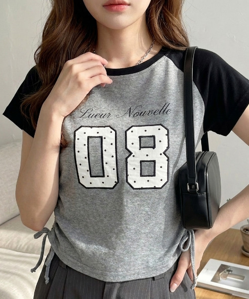 Ada.(エイダ)の「ウィッシュコア ドットナンバリング ラグラン サイドシャーリングTシャツ(Tシャツ/カットソー・レディース・ネイビー×ホワイト/ブルー系その他/ブラック×グレー・FREE)」の2枚目の写真