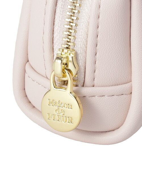 Maison de FLEUR（メゾンドフルール）の「パールビジュー合皮リボンロングポーチ（ポーチ・レディース・ネイビー/ブラック/ピンク/ラベンダー・FREE）」の13枚目の写真