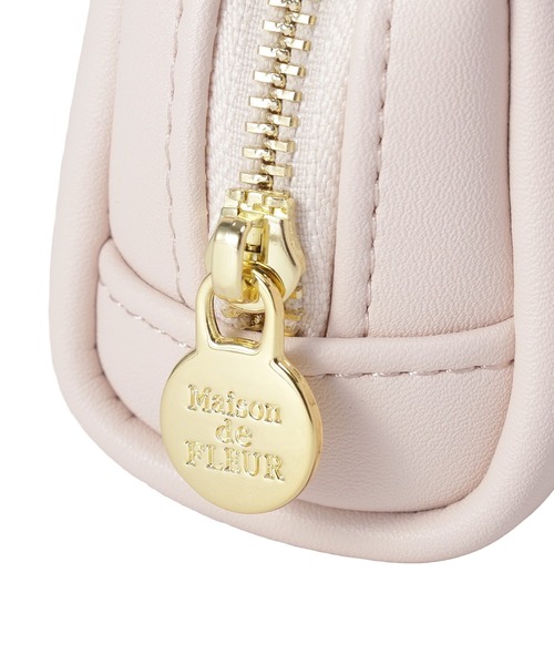 Maison de FLEUR(メゾンドフルール)の「パールビジュー合皮リボンロングポーチ(ポーチ・レディース・ネイビー/ブラック/ピンク/ラベンダー・FREE)」の14枚目の写真