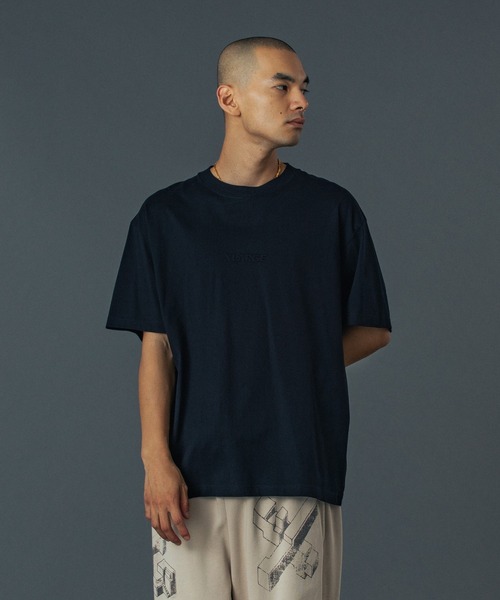 EMBOSSED STANDARD LOGO S/S TEE（Tシャツ/カットソー）｜XLARGE