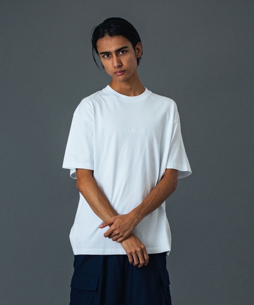 XLARGE(エクストララージ)の「EMBOSSED STANDARD LOGO S/S TEE(Tシャツ/カットソー・メンズ・オリーブ/アッシュ/ブラック/ホワイト・XS/S/M/L/XL/XXL)」の11枚目の写真