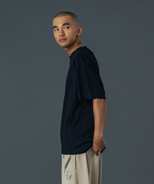 XLARGE(エクストララージ)の「EMBOSSED STANDARD LOGO S/S TEE(Tシャツ/カットソー・メンズ・オリーブ/アッシュ/ブラック/ホワイト・XS/S/M/L/XL/XXL)」の9枚目の写真
