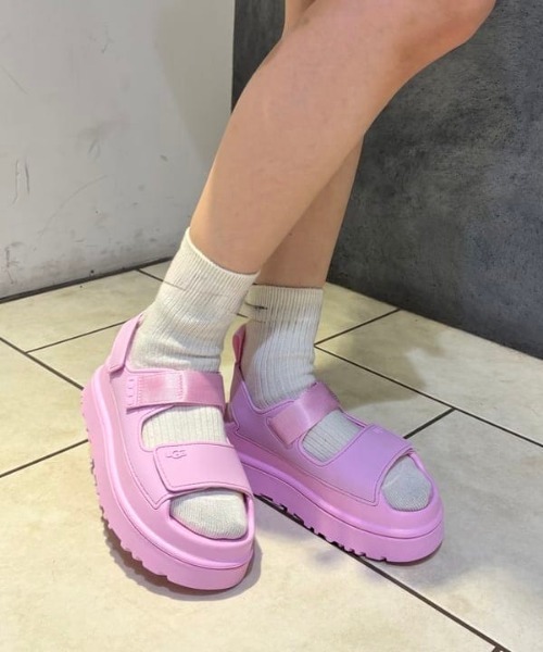 UGG(アグ)の「UGG(R) / GoldenGlow(サンダル・レディース・ブラック/ピンク・7/6/5/8)」の20枚目の写真