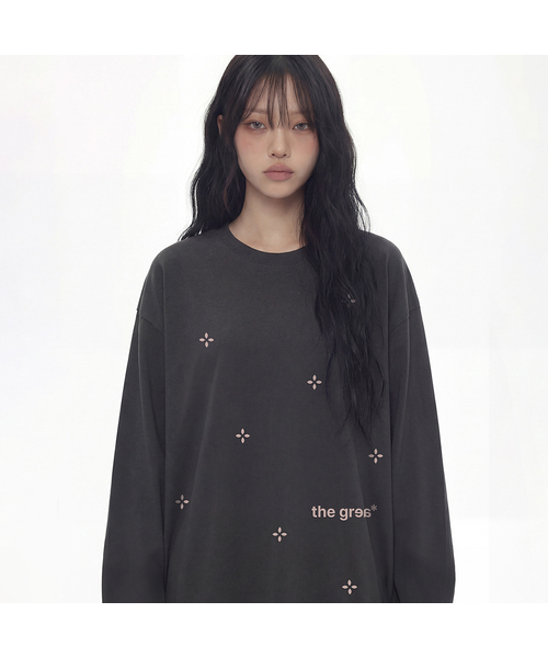 GRAVER（グレーバー）の「[ユニセックス]ペタルロングスリーブTシャツ_3カラー（Tシャツ/カットソー・レディース・ブラック/チャコールグレー/ホワイト・MEDIUM/LARGE）」の2枚目の写真