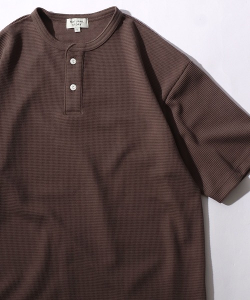 ANPAS（アンパス）の「Dry Waffle Henley Short-Sleeve Tee / ドライワッフルヘンリーネック 半袖Tシャツ 無地 半T メンズ シンプル 吸水速乾（Tシャツ/カットソー・メンズ・ブラウン/ホワイト/ブラック/ライトカーキ・XL/L/M）」の5枚目の写真