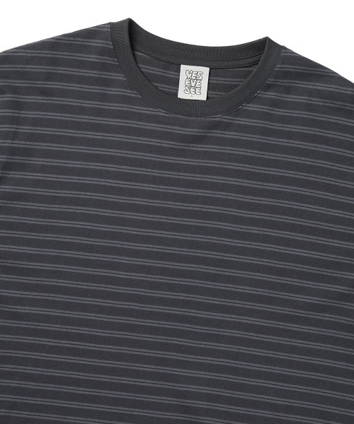 YESEYESEE(イエスアイシー)の「Y.E.S Thin Stripe Tee(Tシャツ/カットソー・メンズ・チャコール/カーキ・XL/L/M/S)」の4枚目の写真