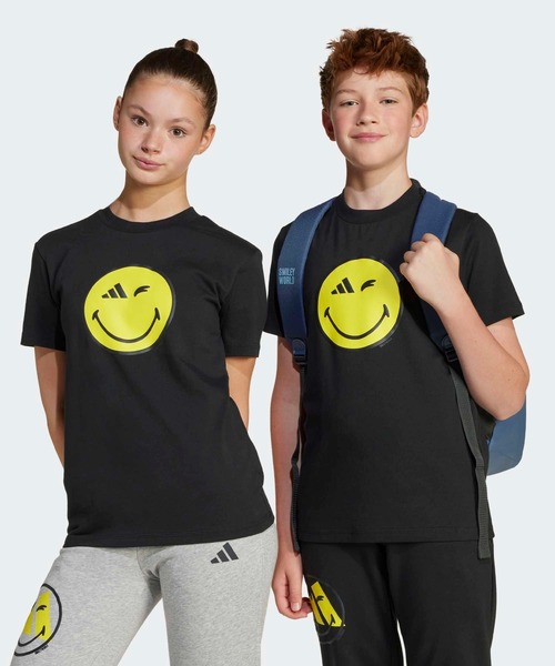 adidas(アディダス)の「adidas × Smileyworld グラフィック 半袖Tシャツ キッズ / アディダス adidas(Tシャツ/カットソー・キッズ・ホワイト/ブラック・130/140/150/160)」の1枚目の写真