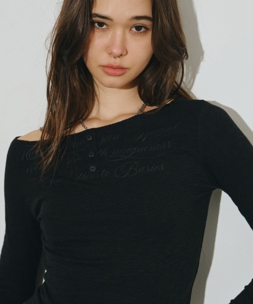 Midnight Move(ミッドナイトムーブ)の「A'GEM/9 × .kom 『MIDNIGHT MOVE/ミッドナイトムーブ』bt sl t/レタリングロングスリーブTシャツ(Tシャツ/カットソー・レディース・ホワイト/ブラック・FREE)」の9枚目の写真