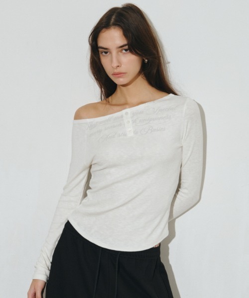 Midnight Move(ミッドナイトムーブ)の「A'GEM/9 × .kom 『MIDNIGHT MOVE/ミッドナイトムーブ』bt sl t/レタリングロングスリーブTシャツ(Tシャツ/カットソー・レディース・ホワイト/ブラック・FREE)」の4枚目の写真
