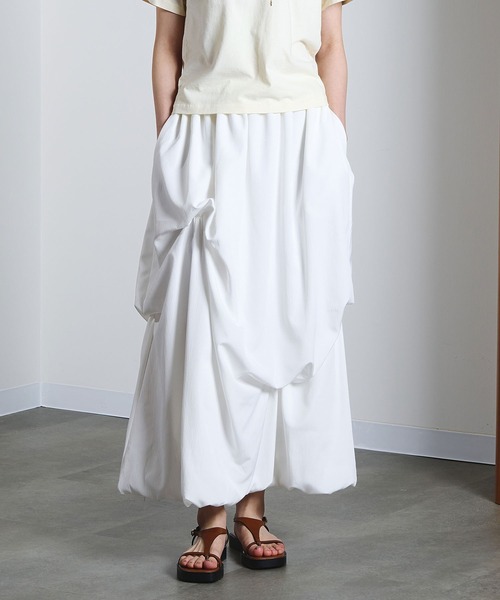 ROSE BUD（ローズバッド）の「TUCK BALLOON SKIRT（スカート・レディース・ブラック/ホワイト・ONE SIZE）」の3枚目の写真