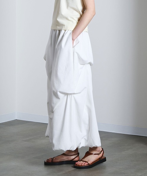 ROSE BUD（ローズバッド）の「TUCK BALLOON SKIRT（スカート・レディース・ブラック/ホワイト・ONE SIZE）」の4枚目の写真