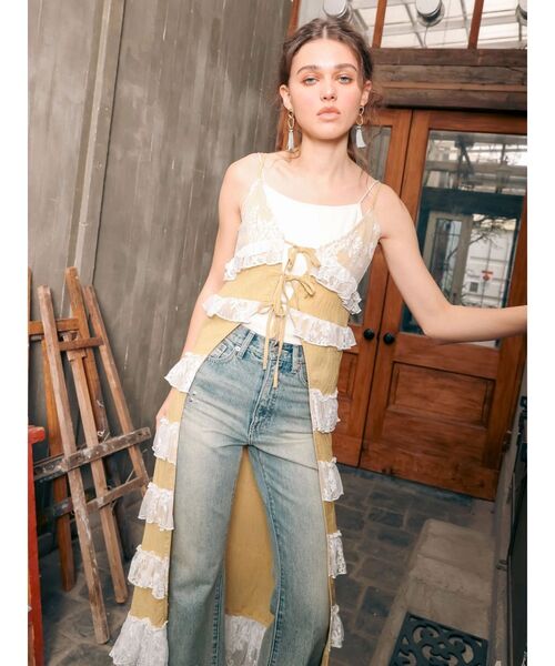 EVRIS（エヴリス）の「レースフリルロングジレ（シャツ/ブラウス・レディース・イエロー/ホワイト・FREE）」の4枚目の写真