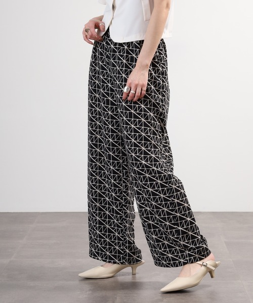 EGLANTINE(エグランティーヌ)の「EGLANTINE セットアップ対応 プリントパンツ(その他パンツ・レディース・ブラック/ベージュ・40)」の1枚目の写真