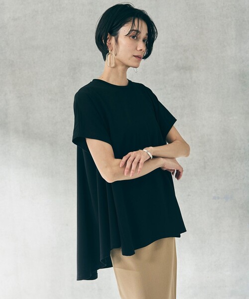 UNFILO（アンフィーロ）の「【一部店舗限定カラー】BEAUTY FORM-T フレアTシャツ（Tシャツ/カットソー・レディース・ベージュ系/ブラック系1/グレー系/ネイビー系/ホワイト系/レッド系/ブラック系・X-LARGE/XX-LARGE）」の2枚目の写真