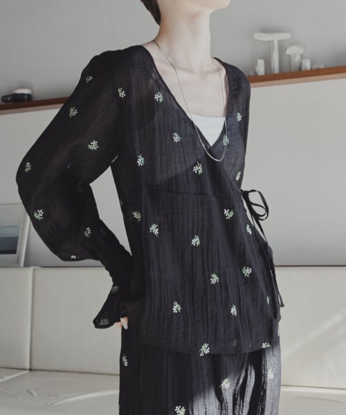 vintage フラワー刺繍 カシュクールチュールブラウス フラワー刺繍カシュクールシアートップス（シャツ/ブラウス）｜Aunt