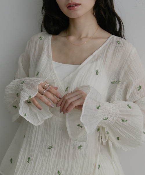 Aunt Marie's(アントマリーズ)の「フラワー刺繍カシュクールシアートップス(シャツ/ブラウス・レディース・アイボリー/ブラック・FREE)」の16枚目の写真