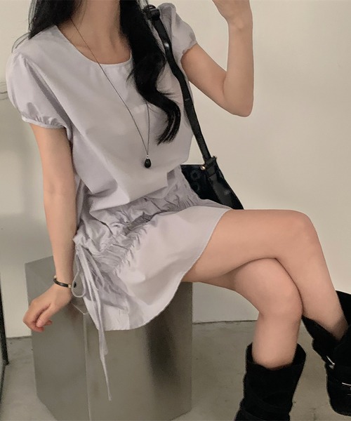 Girly Doll(ガーリードール)の「ギャザーデザインミニワンピース(ワンピース・レディース・ブラック/ホワイト/グレー・F)」の3枚目の写真
