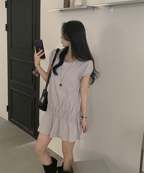 Girly Doll(ガーリードール)の「ギャザーデザインミニワンピース(ワンピース・レディース・ブラック/ホワイト/グレー・F)」の7枚目の写真