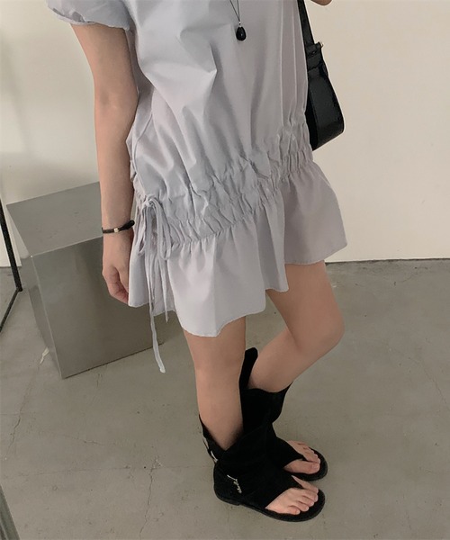 Girly Doll(ガーリードール)の「ギャザーデザインミニワンピース(ワンピース・レディース・ブラック/ホワイト/グレー・F)」の8枚目の写真