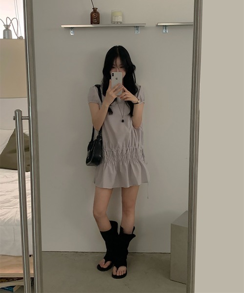 Girly Doll(ガーリードール)の「ギャザーデザインミニワンピース(ワンピース・レディース・ブラック/ホワイト/グレー・F)」の11枚目の写真